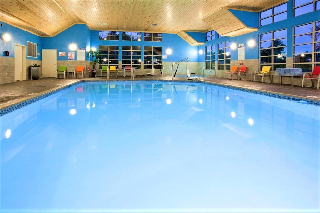 Amerivu Inn And Suites - Chisago City Екстериор снимка
