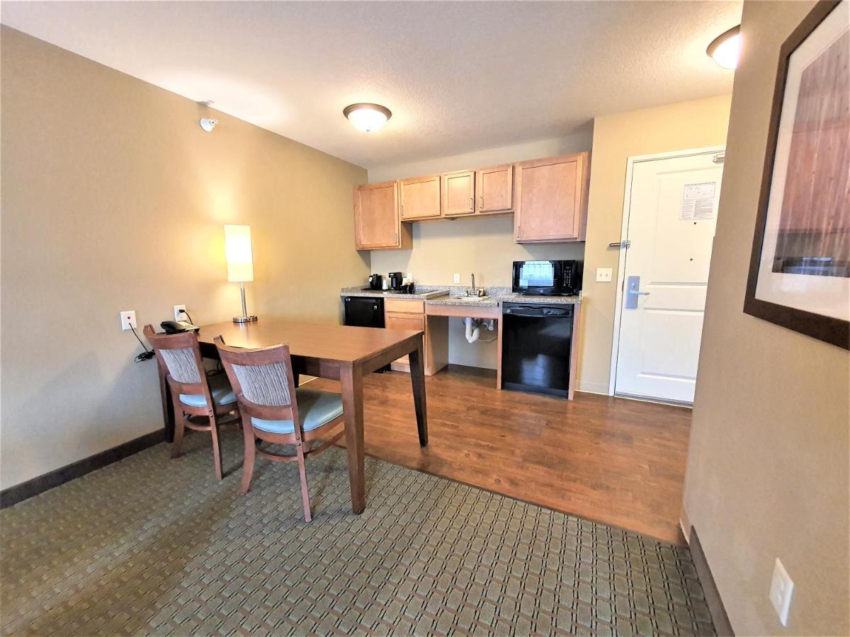 Amerivu Inn And Suites - Chisago City Екстериор снимка