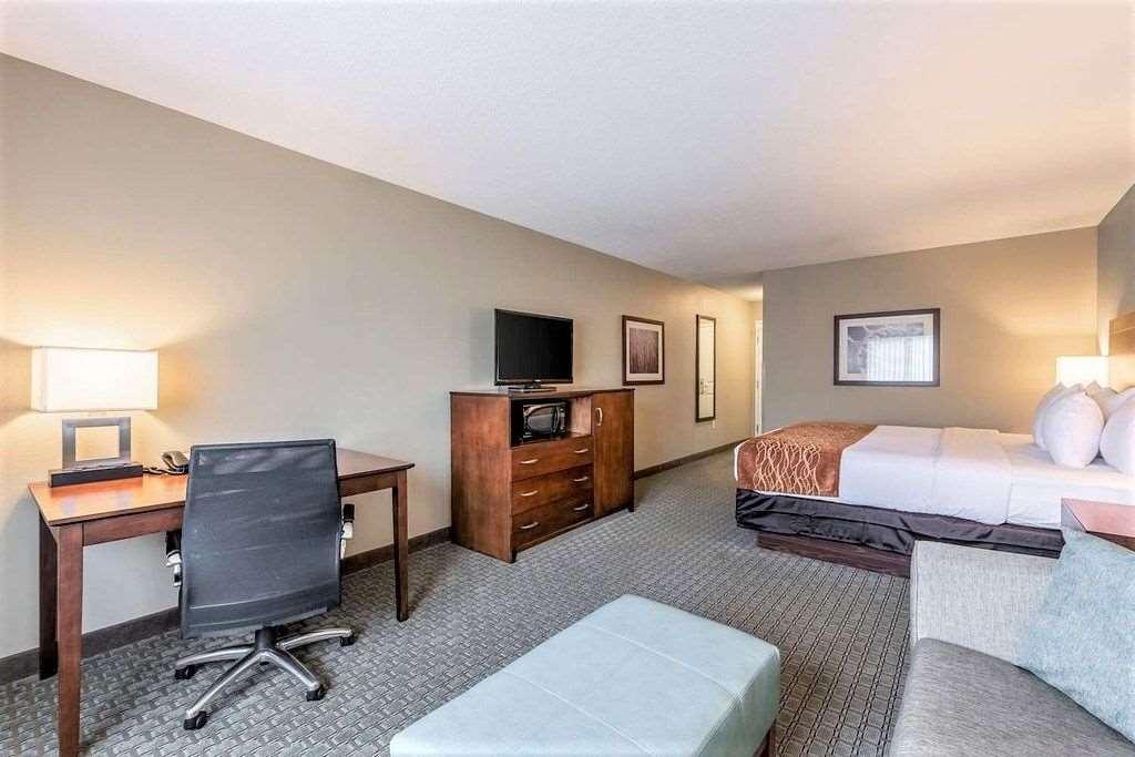Amerivu Inn And Suites - Chisago City Стая снимка